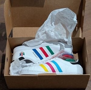 NWT adidas Originals Superstar Sneakers Colorful Trefoil FU9521 Men's size 8